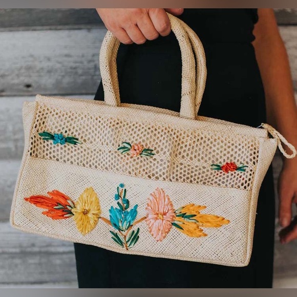 Vintage floral straw purse 13.5” x 8” x 2” - Picture 4 of 4